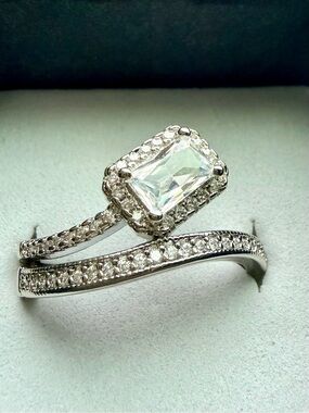 NEW!! Elegant 14k White Gold Plated Crystal Halo Wrap Ring - White size 8